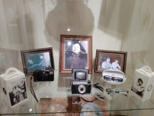 Экспонаты музея - личные вещи Дмитрия Хворостовского